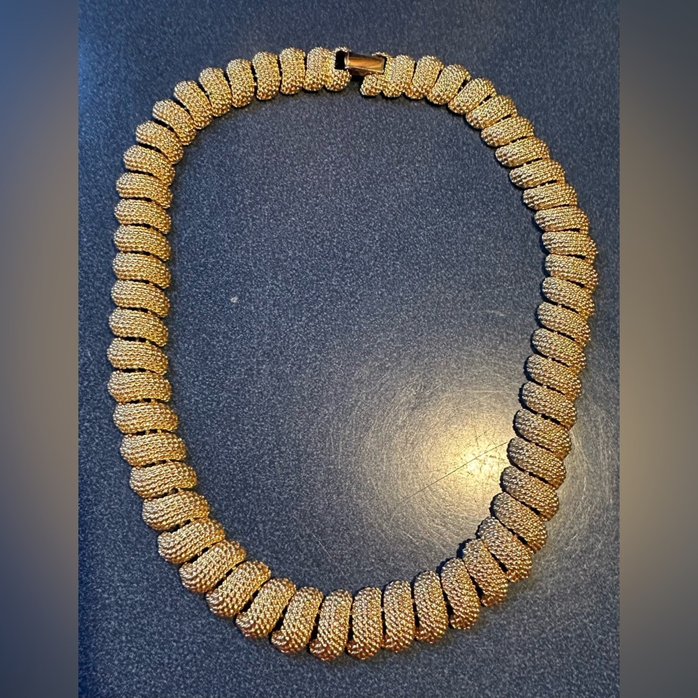 NAPIER Signed  Vintage 1980’s Gold-Tone Textured Link Chunky Necklace Over Clasp - Picture 10 of 17